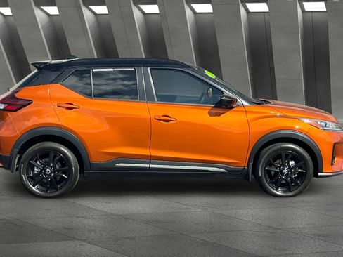 Used 2024 Nissan Kicks SR image 3