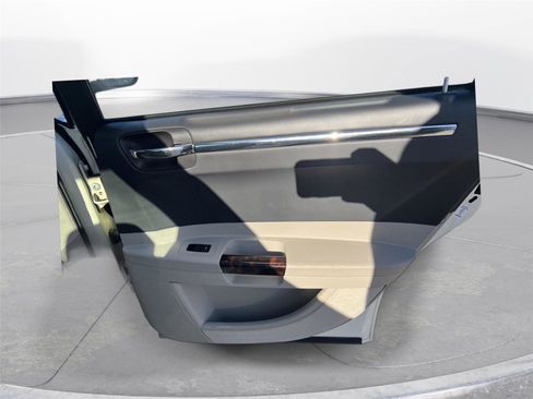 Used 2006 Chrysler 300 C w/ Protection Group II image 21