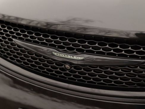 Used 2020 Chrysler Pacifica Limited w/ Advanced Safetytec Group image 42