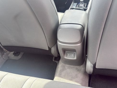 Used 2025 Hyundai Elantra Blue image 25