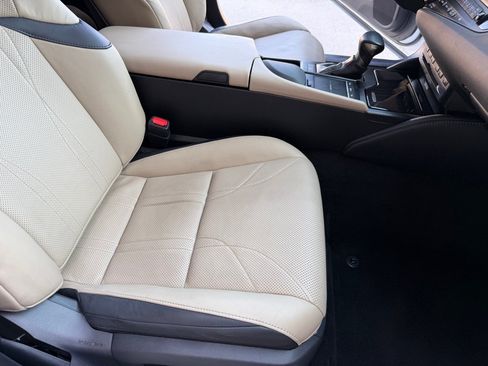Used 2019 Lexus ES 350 Ultra Luxury w/ Accessory Package 2 FWD image 27