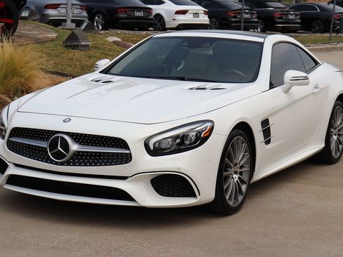 Used 2017 Mercedes-Benz SL 550 w/ Driver Assistance Package image 4