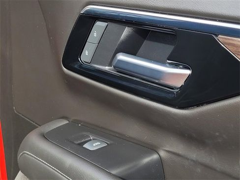 Used 2025 Chevrolet Tahoe Z71 image 11