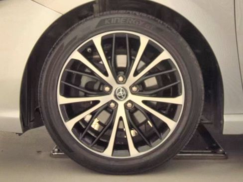 Used 2019 Toyota Camry SE FWD image 21