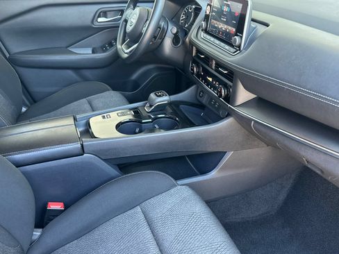 Used 2024 Nissan Rogue SV FWD image 17