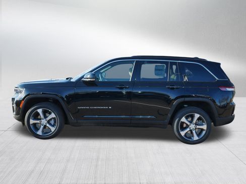 New 2025 Jeep Grand Cherokee Limited w/ Trailer Tow Package image 4