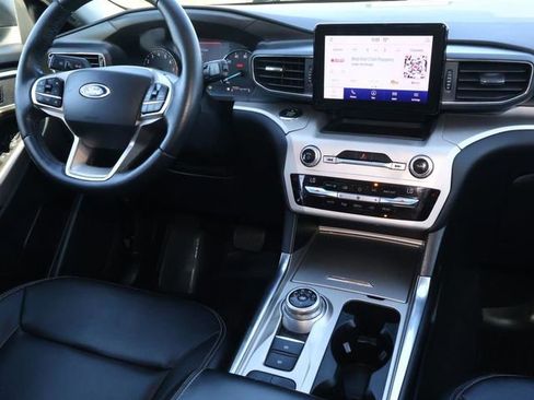 Used 2020 Ford Explorer XLT w/ Equipment Group 202A RWD image 11