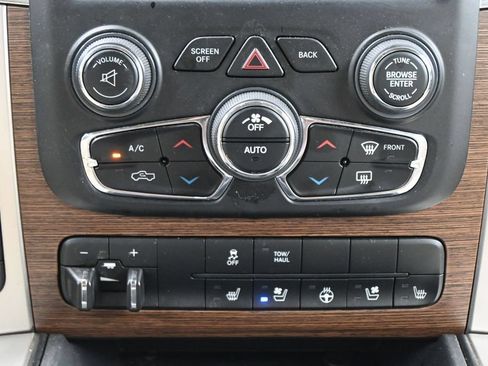 Used 2017 RAM 1500 Laramie w/ Convenience Group AWD/4WD image 19