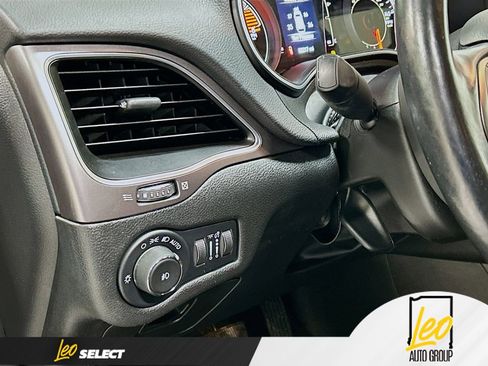 Used 2021 Jeep Cherokee Latitude Lux image 10