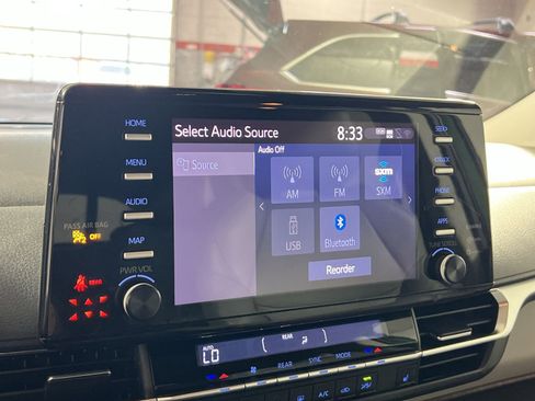 Used 2021 Toyota Sienna XLE image 18