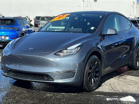 Used 2023 Tesla Model Y Long Range AWD/4WD image 1