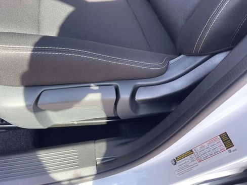 Used 2025 Nissan Rogue S image 15