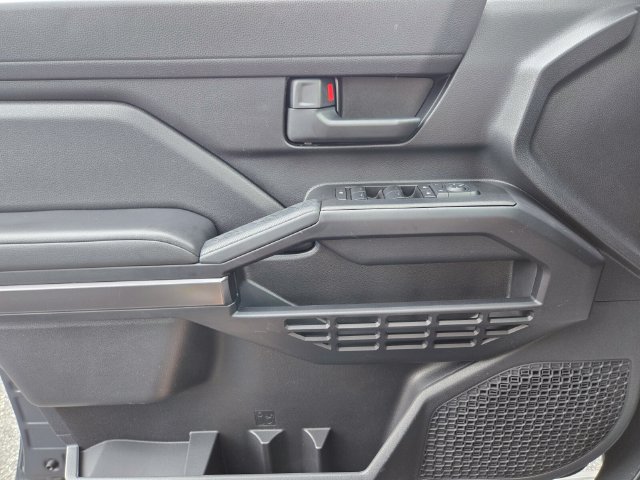 Used 2025 Toyota 4Runner SR5 AWD/4WD image 34