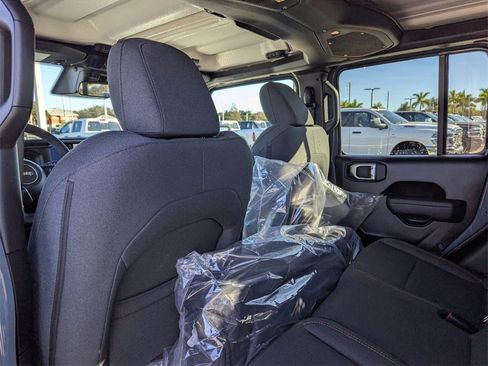 New 2026 Jeep Gladiator Sport image 9