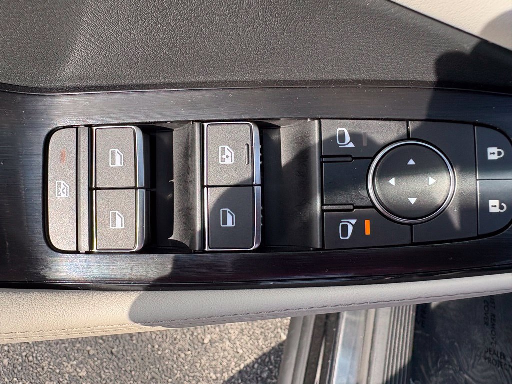Used 2024 Nissan Rogue SL AWD/4WD image 33