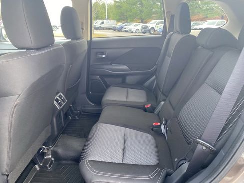 Used 2019 Mitsubishi Outlander ES image 16