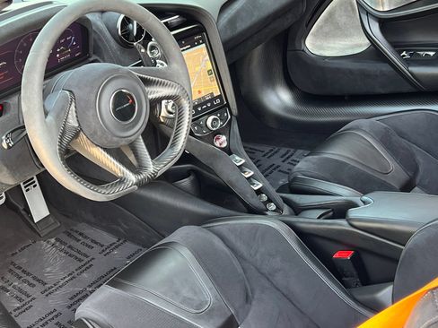 Used 2018 McLaren 720S Performance RWD image 22