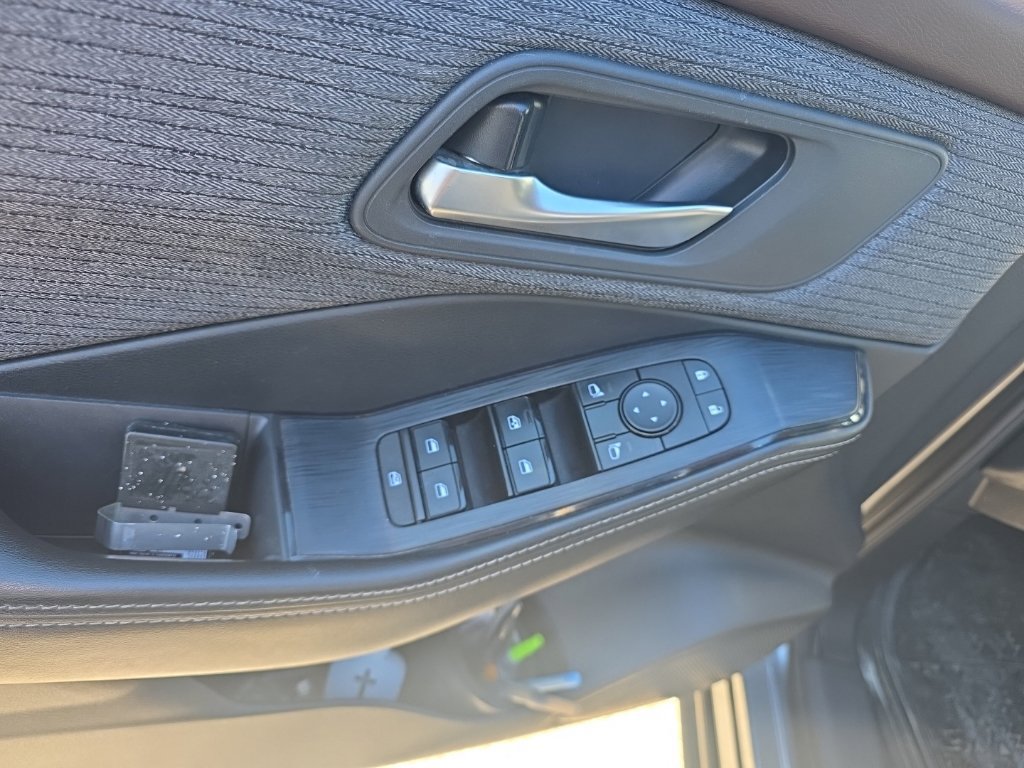 Used 2021 Nissan Rogue SV FWD image 13