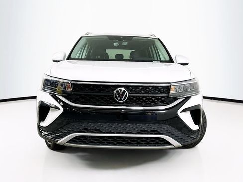 Used 2023 Volkswagen Taos SE FWD image 5