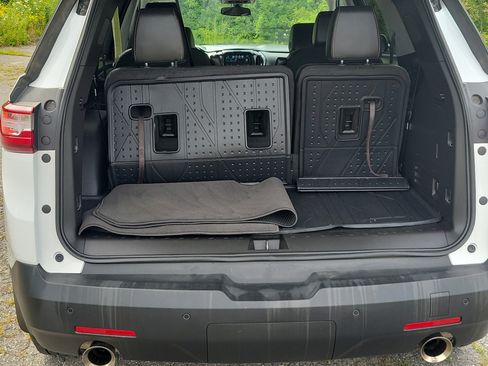 Used 2019 Chevrolet Traverse LT w/ LPO, Floor Liner Package AWD/4WD image 18