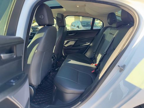 Used 2018 Jaguar XE Premium image 9