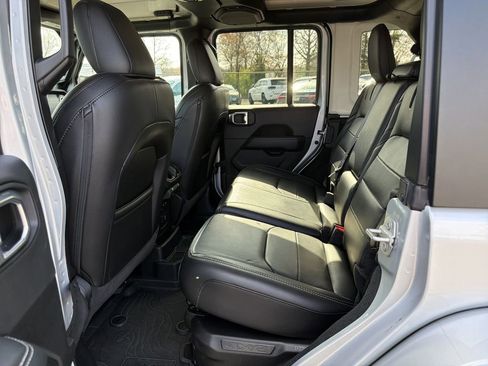 Used 2023 Jeep Wrangler Unlimited Sahara w/ Cold Weather Group AWD/4WD image 14