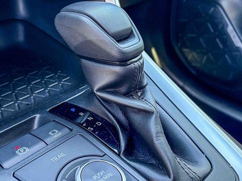 Used 2022 Toyota RAV4 XLE w/ Convenience Package image 19