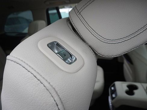 Used 2021 Mercedes-Benz GLS 580 4MATIC w/ Exclusive Trim Package image 37