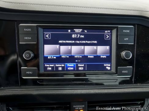 Used 2024 Volkswagen Jetta SE FWD image 15