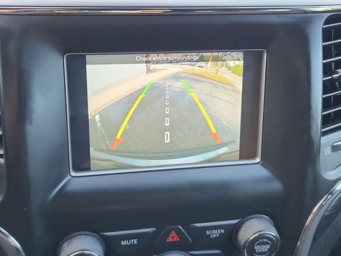 Used 2021 Jeep Grand Cherokee Laredo AWD/4WD image 27