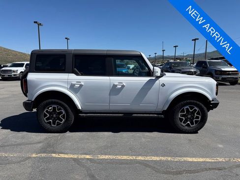 Used 2024 Ford Bronco Outer Banks AWD/4WD image 3