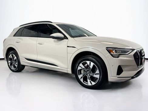 Used 2021 Audi e-tron Premium w/ Convenience Plus Package image 3