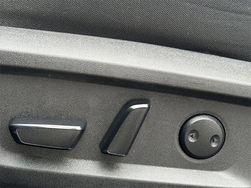 Used 2023 Nissan Rogue SV image 14