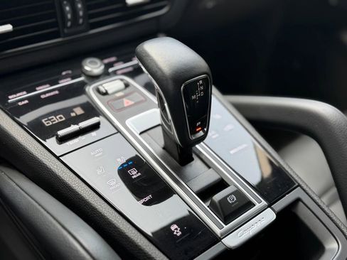 Certified 2023 Porsche Cayenne AWD/4WD image 18