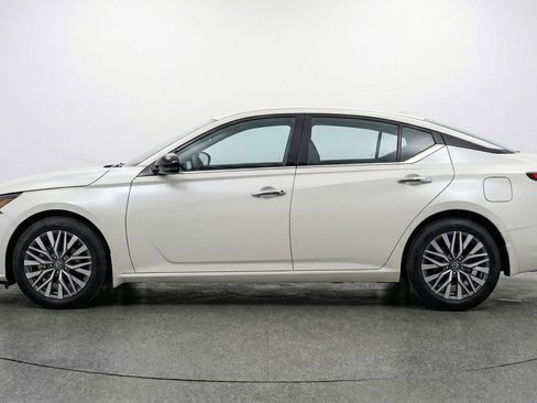 Used 2025 Nissan Altima 2.5 SV image 5