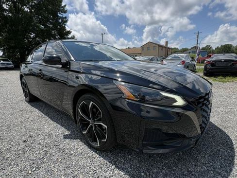 Used 2023 Nissan Altima 2.5 SR AWD/4WD image 8