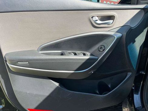 Used 2018 Hyundai Santa Fe SE FWD image 17
