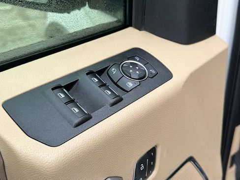 Used 2019 Ford F150 Lariat w/ Equipment Group 502A Luxury AWD/4WD image 15