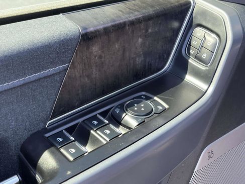 Used 2023 Ford F150 Lariat w/ Trailer Tow Package image 14