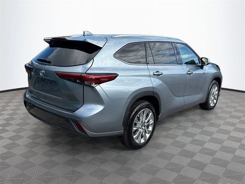 Used 2021 Toyota Highlander Limited image 6