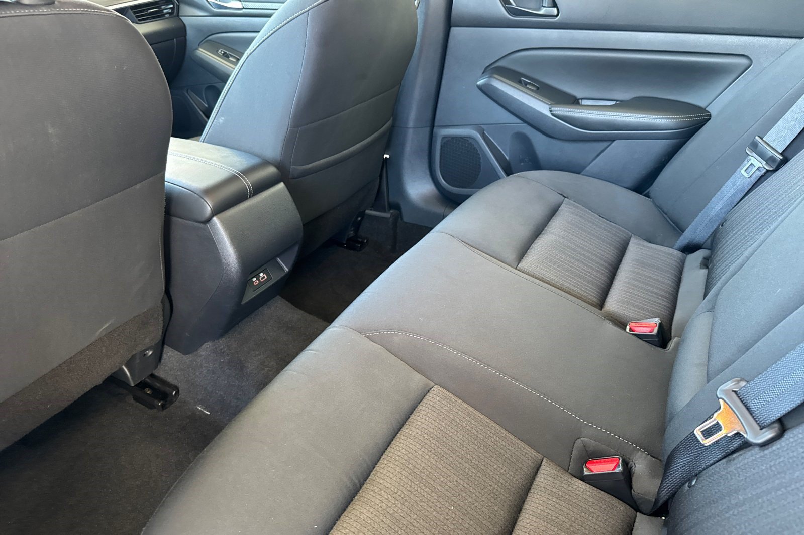 Used 2025 Nissan Altima 2.5 SV FWD image 25