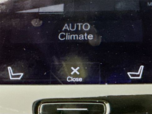 Used 2016 Volvo XC90 T6 Momentum w/ Vision Package image 20