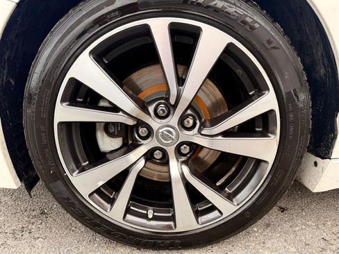 Used 2016 Nissan Maxima Platinum image 10