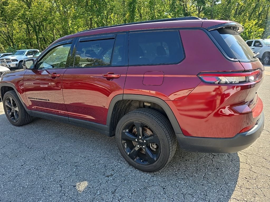 Used 2023 Jeep Grand Cherokee L Laredo AWD/4WD image 4