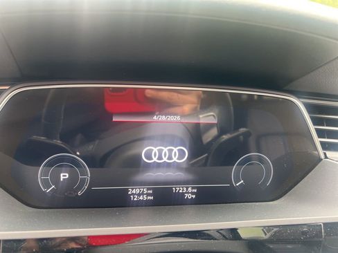 Used 2023 Audi e-tron Premium Plus w/ Premium Plus Package AWD/4WD image 2