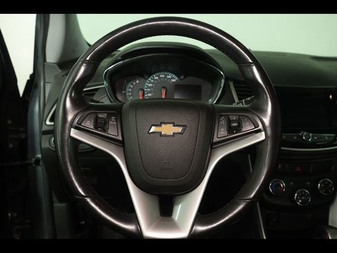 Used 2018 Chevrolet Trax LT w/ LT Convenience Package FWD image 13