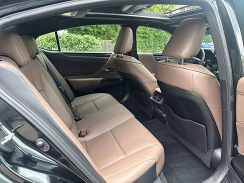 Used 2023 Lexus ES 350 w/ Premium Package FWD image 32