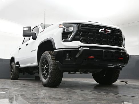 Used 2024 Chevrolet Silverado 2500 ZR2 w/ Technology Package AWD/4WD image 29