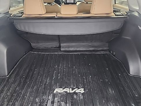 Used 2021 Toyota RAV4 XLE Premium image 11