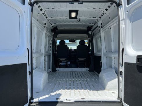 Used 2025 RAM ProMaster 2500 w/ Convenience Group FWD image 5